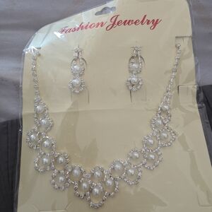 Elegant Pearl and Crystal Necklace Set
